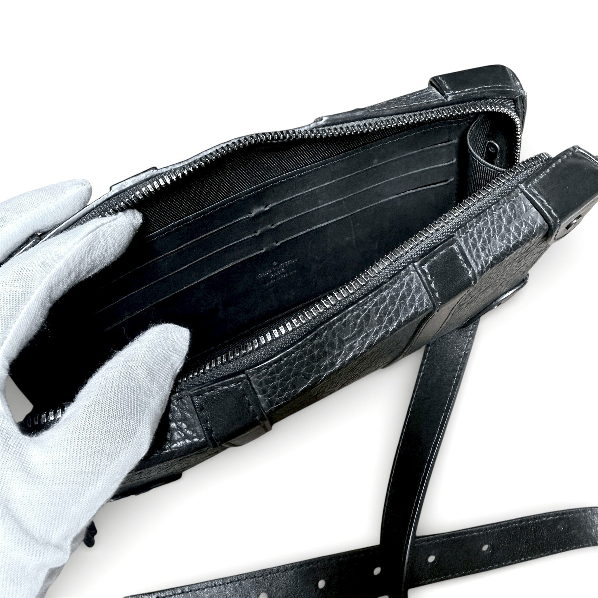 LOUIS VUITTON Monogram Eclipse Soft Trunk Shoulder Bag Black M80224 ルイ・ヴィトン モノグラム エクリプス ソフトトランク