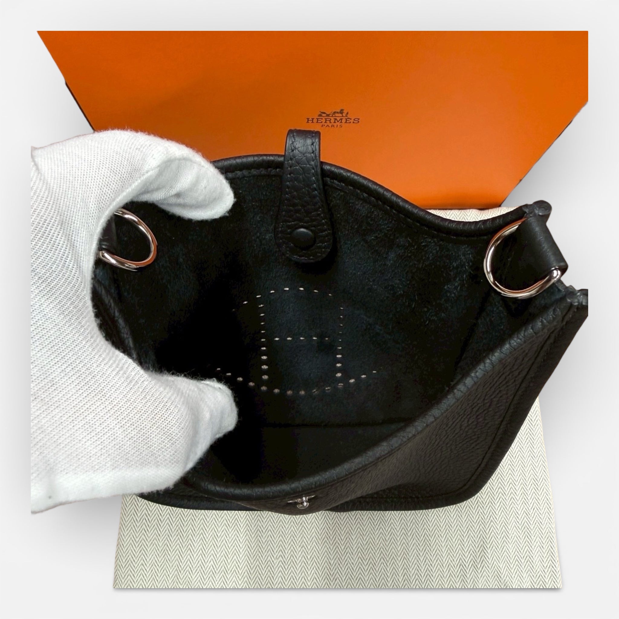 HERMÈS Evelyne TPM Noir Clemence Leather with Silver Hardware [Stamp K] エルメス エヴリン TPM ノワール トリヨンクレマンス シルバー金具 K刻印