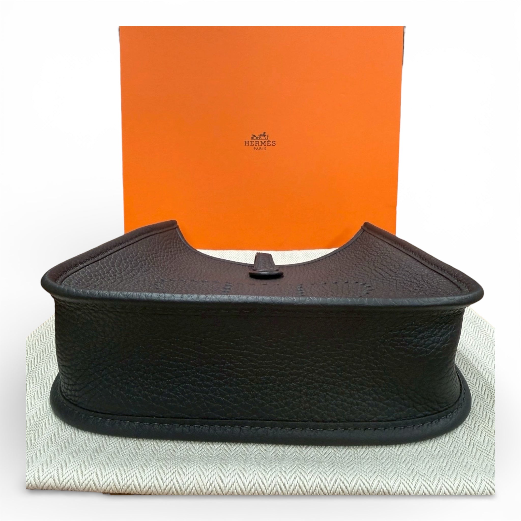 HERMÈS Evelyne TPM Noir Clemence Leather with Silver Hardware [Stamp K] エルメス エヴリン TPM ノワール トリヨンクレマンス シルバー金具 K刻印